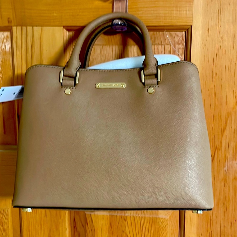 **UNAVAILABLE* **SOLD ELSEWHERE**Michael Kors tan Satchel bag